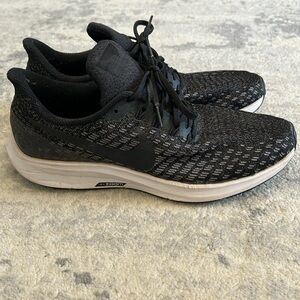 Nike Zoom Pegasus 35 in black womens size 11